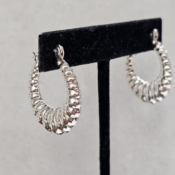 Jewelry - Vintage Chunky Ribbed Silver Oval Shrimp Hoop Earrings 925
